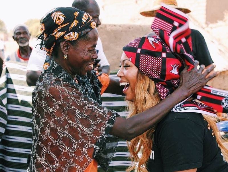 La’Nita Johnson gets a headwrap at the closing ceremony in Burkina Faso in 2016. (Courtesy of Will Stone)