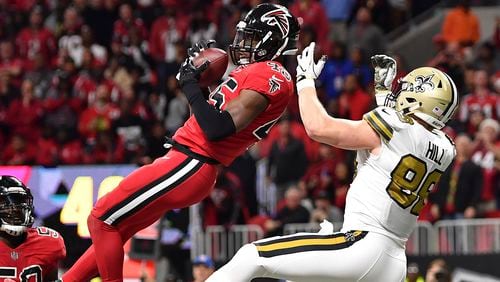Atlanta Falcons middle linebacker Deion Jones (45) intercepts a ball in the end zone in front of New Orleans Saints tight end Josh Hill (89) during the second half of an NFL football game in Atlanta.   (AP Photo/Danny Karnik, File)