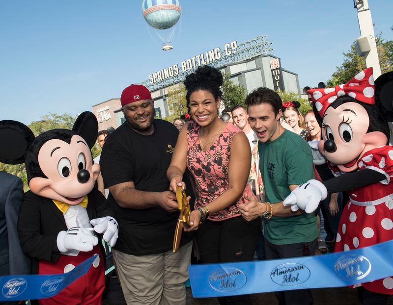  LAKE BUENA VISTA, FL - AUGUST 17: In this handout photo provided by Disney Resorts, (L-R) "American Idol" winners Ruben Studdard, Jordin Sparks and Kris Allen cut the celebratory ribbon, with Mickey Mouse and Minnie Mouse, to kick off auditions for the new season of 'American Idol' on ABC at Disney Springs in Walt Disney on August 17, 2017 in Lake Buena Vista, Florida. (Photo by David Roark/Disney Resorts via Getty Images)