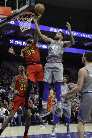 Photos: Hawks surprise the 76ers