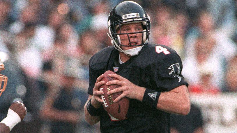 Falcons quarterback Brett Favre drops back to pass against Tampa Bay, Aug. 17, 1991, in Atlanta. (Frank Niemeir/AJC)