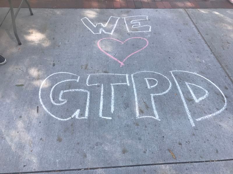  In the aftermath of last night's violent vigil in which protesters attacked Tech officers, students today are showing their support of the police department. (Photo by Duo-Wei Yang)