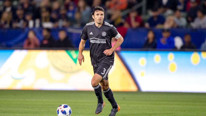 Atlanta United captain Michael Parkhurst looks for a pass during the first half of Saturday's game against the L.A. Galaxy in Carson, Calif. (Atlanta United)