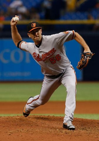 Photos: The unusual pitching motion of Braves’ Darren O’Day