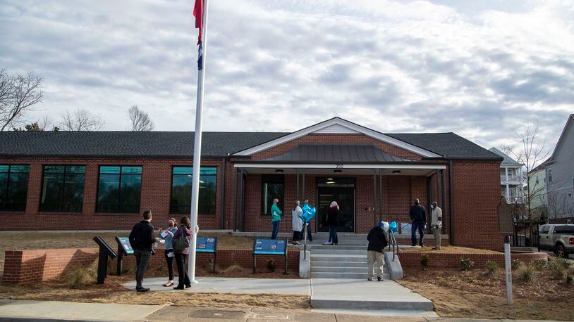 02/05/2021 —Marietta, Georgia — People enter the newly renovated Lemon Street Elementary School building in Marietta, Friday, February 5, 2021. (Alyssa Pointer / Alyssa.Pointer@ajc.com)