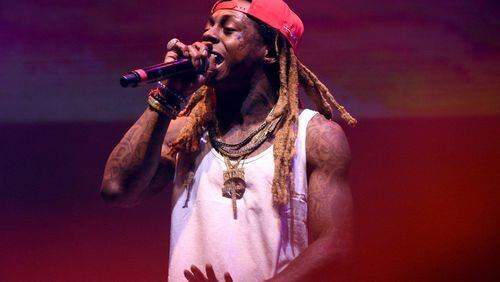 Rapper Lil Wayne had to cancel his show in Las Vegas.