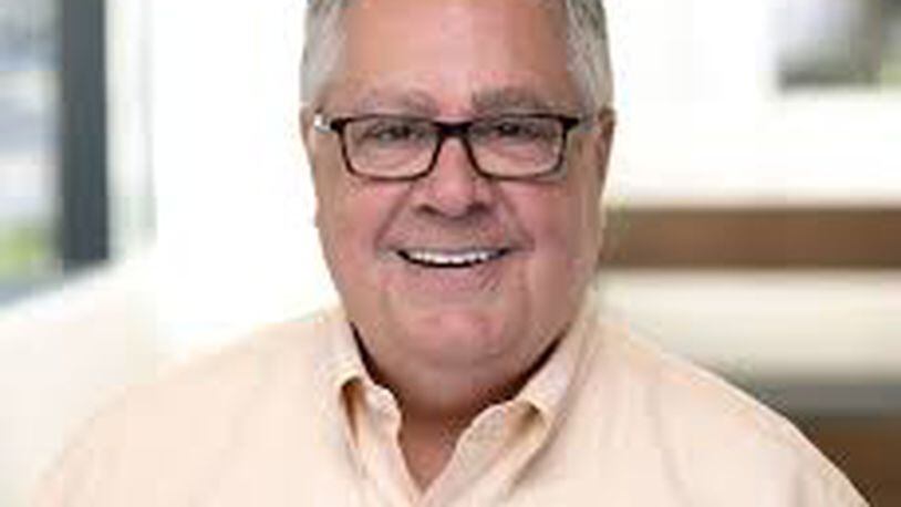 A headshot of Steve Maul, chief revenue officer of LocatorX and executive sponsor of the national medical device registry.