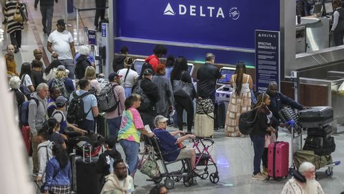 May 25, 2023 Hartsfield-Jackson International Airport: Here travelers surge at the South Terminal inside the airport Thursday morning, May 25, 2023 where Large crowds are expected to pass through Hartsfield-Jackson International Airport throughout the Memorial Day weekend. (John Spink / John.Spink@ajc.com)

