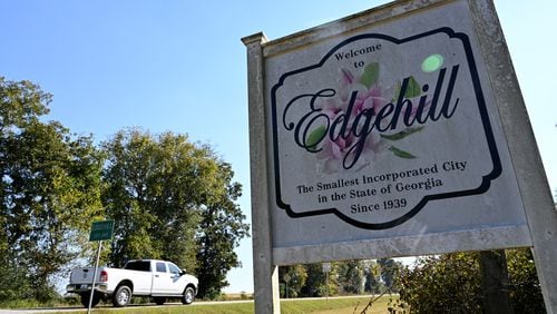 A sign welcomes people to Edgehill, the smallest incorporated city in Georgia. There are only 12 occupied homes in the city. (Hyosub Shin / Hyosub.Shin@ajc.com)