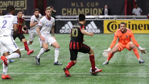 March 8, 2020 Atlanta: Atlanta United midfielder Pity Martinez feeds the ball past goalkeeper Bobby Edwards for the assist to Ezequiel Barco (left) who scores against FC Cincinnati for a 1-0 lead in a MLS soccer match on Saturday, March 8, 2020, in Atlanta.   Curtis Compton ccompton@ajc.com