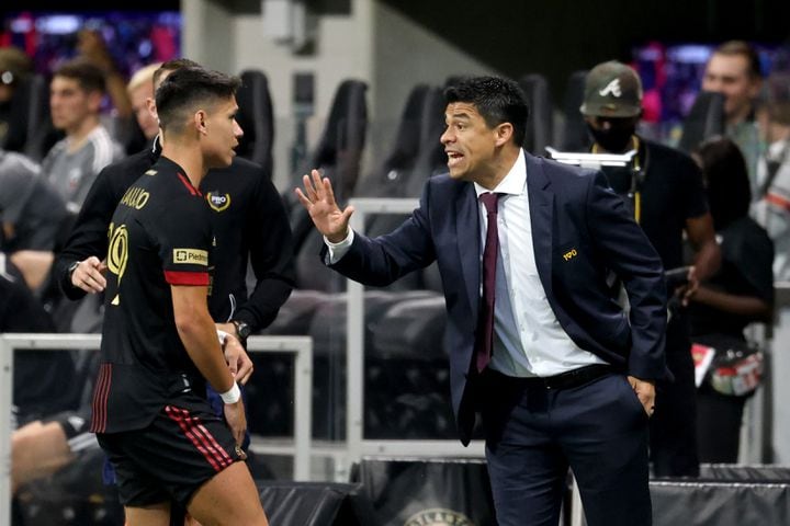 Atlanta United head coach Gonzalo Pineda, right, talks with forward Luis Araujo (19) during the second half of their match against D.C. United at Mercedes-Benz Stadium Saturday, September 18, 2021 in Atlanta, Ga.. JASON GETZ FOR THE ATLANTA JOURNAL-CONSTITUTION
