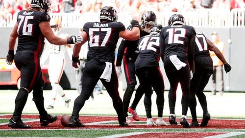 Falcons players celebrate with Atlanta Falcons running back Caleb Huntley (42) after scoring a touchdown in the fourth quarter on Sunday, October 2, 2022, in Atlanta.
 Miguel Martinez / miguel.martinezjimenez@ajc.com