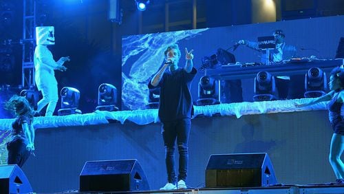 MIAMI BEACH, FL - DECEMBER 31: Justin Bieber performs poolside at Fontainebleau Miami Beachs New Years Eve Celebration at Fontainebleau Miami Beach on December 31, 2016 in Miami Beach, Florida. (Photo by Gustavo Caballero/Getty Images for Fontainebleau Miami Beach)