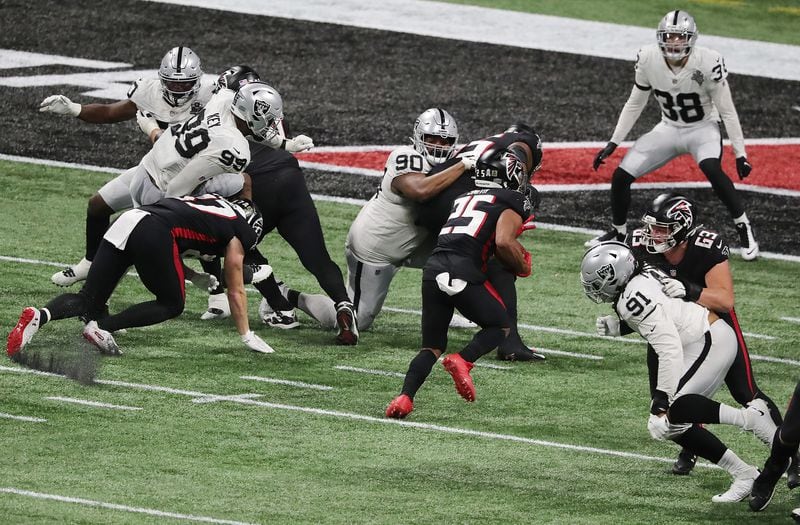 Falcons running back Ito Smith (center) finds a hole for the end zone to give Atlanta a 40-6 lead over the Las Vegas Raiders during the fourth quarter Sunday, Nov. 29, 2020, at Mercedes-Benz Stadium in Atlanta. (Curtis Compton / Curtis.Compton@ajc.com)