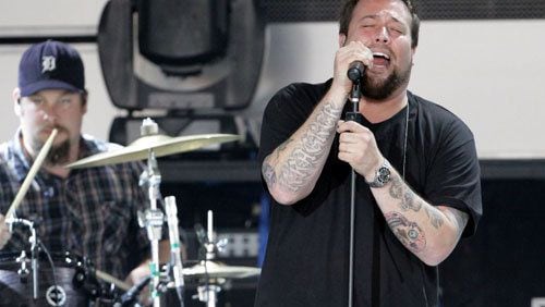 Uncle Kracker, who opened for Kenny Chesney in 2011, performs "Drift Away."