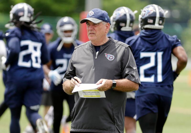 Tennessee Titans defensive coordinator Dean Pees watches players during an OTA on May 30, 2018, in Nashville, Tenn. (Mark Humphrey/AP)