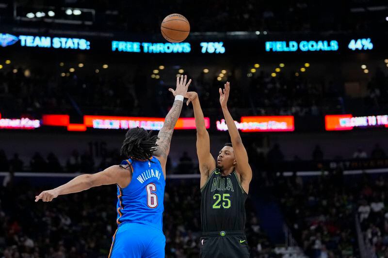 New Orleans Pelicans guard Trey Murphy III (25) shoots against Oklahoma City Thunder forward Jaylin Williams (6) in the first half of Game 4 of an NBA basketball first-round playoff series in New Orleans, Monday, April 29, 2024. (AP Photo/Gerald Herbert)