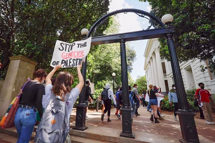 Students and others protesting Israel’s war in Gaza gathered again at the University of Georgia’s campus on Monday afternoon, hours after police broke up an earlier protest and arrested several demonstrators for trespassing. Athens, GA, on Thursday, May 30, 2024.  ( Miguel Martinez / AJC )