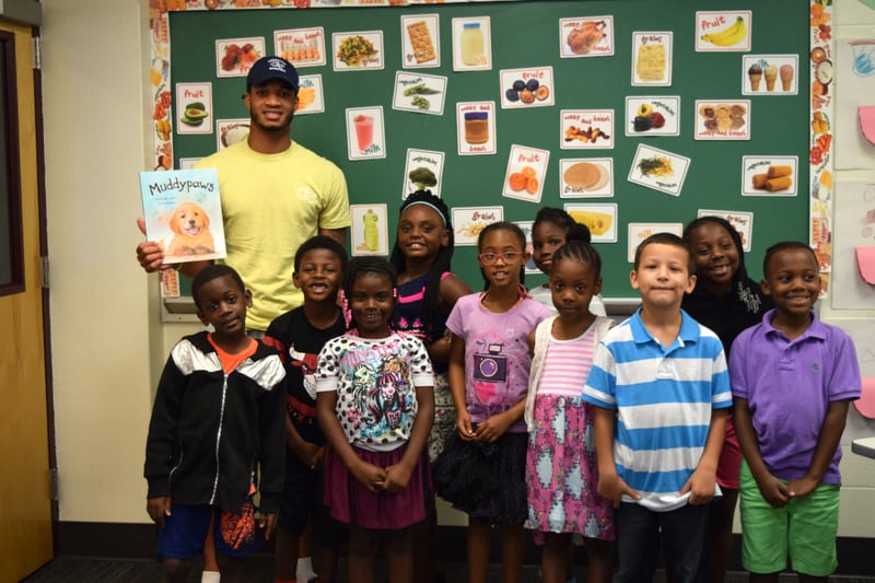 Georgia Tech basketball player Tadric Jackson poses with rising second graders who attend the Horizons Atlanta summer learning program that supports students from underserved communities throughout their K–12 academic careers.