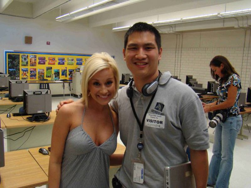 Kellie PIckler showed up at Etowah High School on June 17, 2008 after she held a contest where this particular school texted 500K to win a contest.