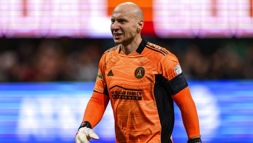 Atlanta United goalkeeper Brad Guzan will move from the sidelines to the TV booth to serve as an analyst for Tuesday’s friendly against Pachuca at Mercedes-Benz Stadium. (AP Photo/Danny Karnik)