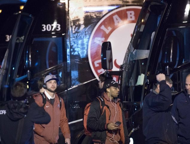Photos: Bulldogs, Tide arrive for national title game