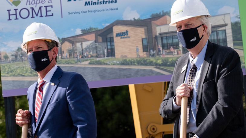 200923-Marietta- Gov. Brian Kemp, left, and Former Gov. Roy Barnes pose for photos during a groundbreaking ceremony for MUST Ministries’ new homeless shelter in Marietta on Wednesday, September 23, 2020. Ben Gray for the Atlanta Journal-Constitution