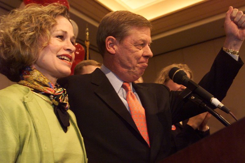 Johnny Isakson claims victory in 1999 with his wife Dianne after winning the Senate seat vacated by Newt Gingrich. (BEN GRAY/STAFF)
