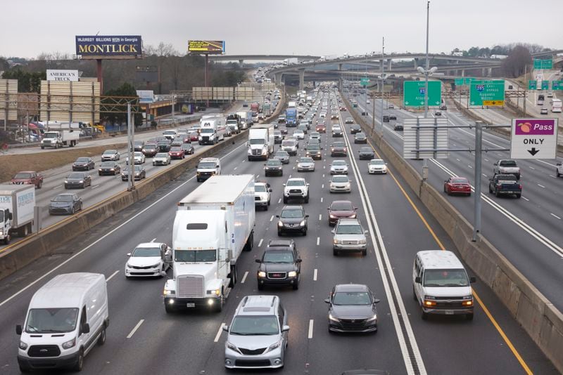 Traffic travels northbound on I-85 just past the I-285 overpass, also known as Spaghetti Junction, Monday, January 30, 2023, in Doraville, Ga.. Jason Getz / Jason.Getz@ajc.com)
