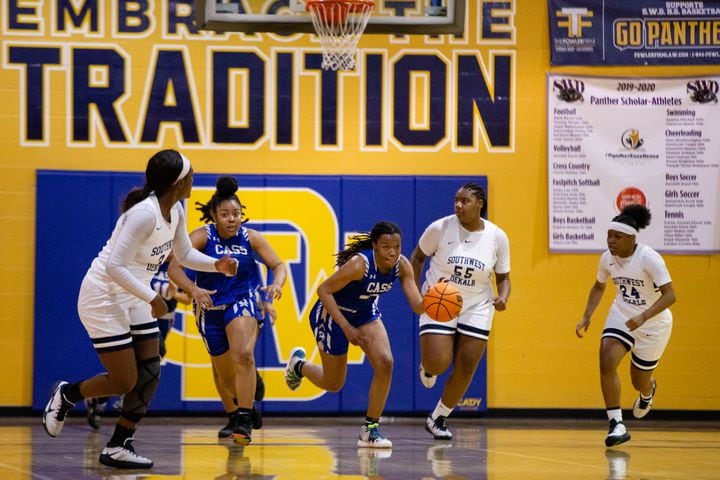 Londaisha Smith (middle), wing for Cass High School, makes a breakaway down the court during the South Dekalb vs. Cass girls basketball playoff game on Friday, February 26, 2021, at South Dekalb High School in Decatur, Georgia. South Dekalb defeated Cass 72-46. CHRISTINA MATACOTTA FOR THE ATLANTA JOURNAL-CONSTITUTION