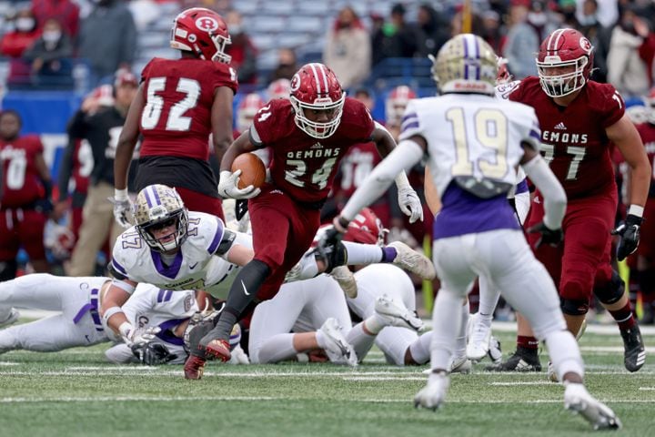 Warner Robins running back Malcom Brown (24) rushes for yards against Cartersville linebacker Gavin Geros (17, left) and Jaqualyn Mayhall (19) in the first half during the first half of the Class 5A state high school football final at Center Parc Stadium Wednesday, December 30, 2020 in Atlanta. JASON GETZ FOR THE ATLANTA JOURNAL-CONSTITUTION