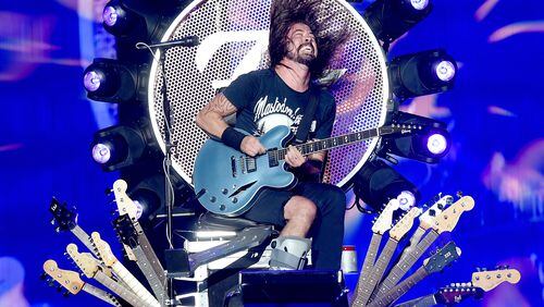 INGLEWOOD, CA - SEPTEMBER 21: Musician Dave Grohl of the Foo Fighters performs at the Forum on September 21, 2015 in Inglewood, California. (Photo by Kevin Winter/Getty Images)