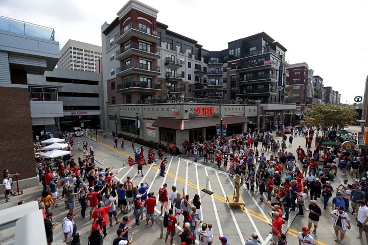 Photos: The scene at the Braves-Cardinals game