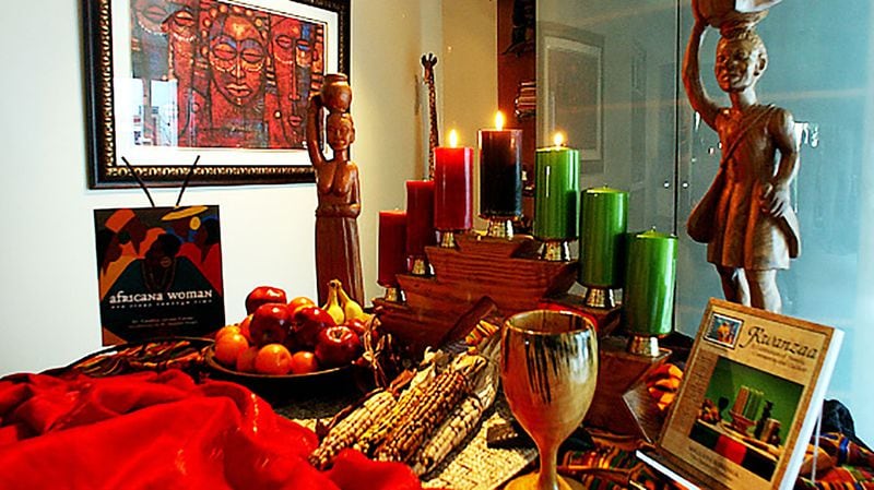 Dawn Sutherland celebrates Kwanzaa with friends at her home, Sunday afternoon in Baldwin Hills. Her home is filled with African art and African American art. (Photo by Richard Hartog/Los Angeles Times via Getty Images)