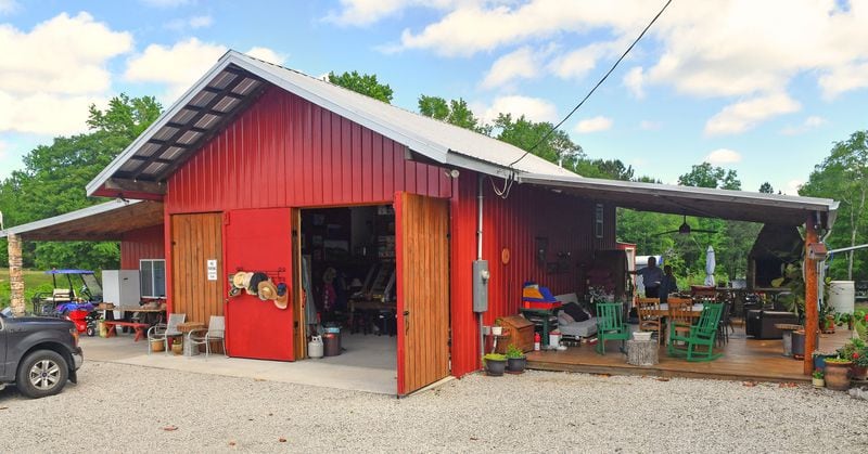 This barn at Hemi Blueberry Farm includes living space and an indoor-outdoor kitchen. Chris Hunt for The AJC