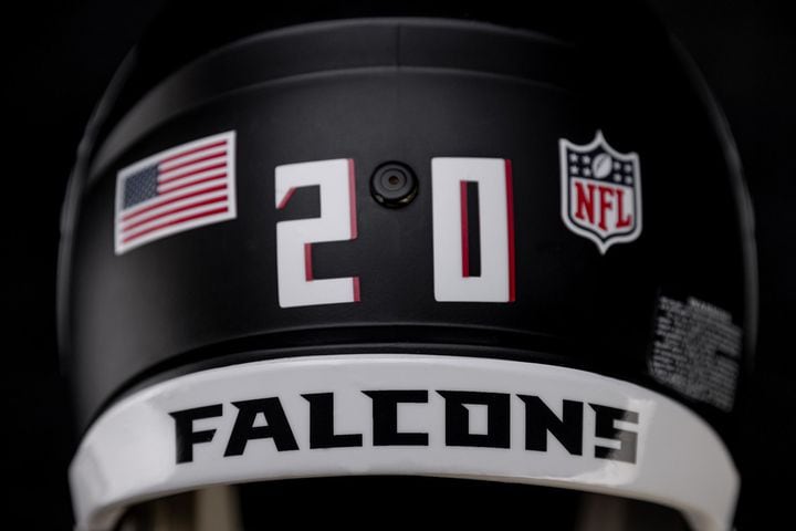 Falcons unveil new, redesigned uniforms for first time in 17 years - WAKA 8