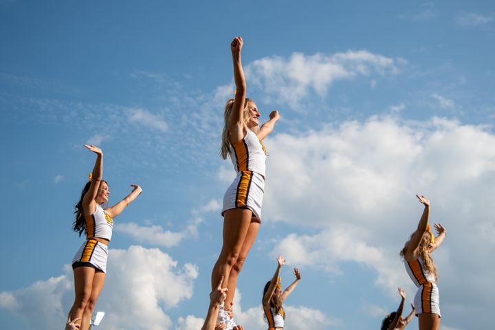 KSU's cheerleaders perform during the game. (Jamie Spaar for the Atlanta Journal Constitution)