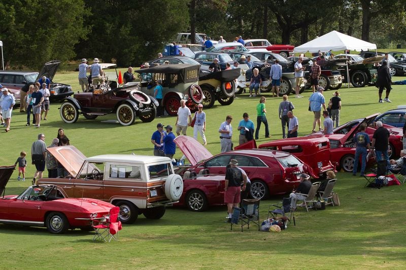 A crowd wanders among the old cars at the second annual Atlanta Concours d’Elegance at Chateau Elan in Braselton, GA September 30, 2017. STEVE SCHAEFER / SPECIAL TO THE AJC