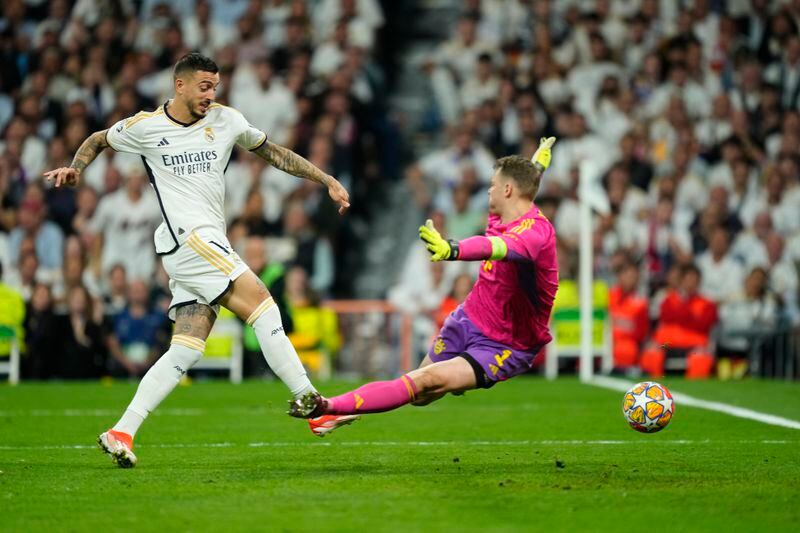 Real Madrid's Joselu scores his side's opening goal during the Champions League semifinal second leg soccer match between Real Madrid and Bayern Munich at the Santiago Bernabeu stadium in Madrid, Spain, Wednesday, May 8, 2024. (AP Photo/Jose Breton)
