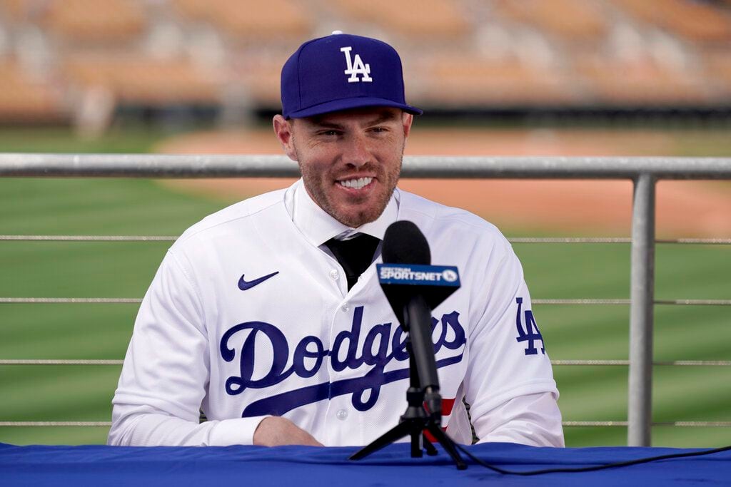 Photos: Freddie Freeman dons a Dodgers uniform