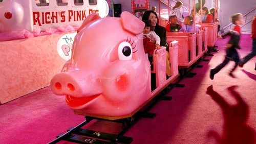 The Pink Pig, hosting a church group in this 2005 shot, delighted children from 1953 until 2019. (AJC file photo / Joey Ivansco)