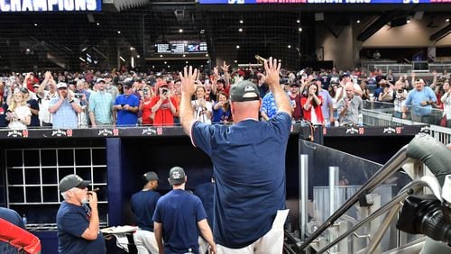 Braves manager Brian Snitker waves to fans after his team won the NL East championship Thursday, Sept. 30, 2021, at Truist Park in Atlanta.  (Hyosub Shin / Hyosub.Shin@ajc.com)