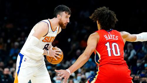 Phoenix Suns forward Frank Kaminsky (8) pauses with the ball as New Orleans Pelicans center Jaxson Hayes (10) defends during the first half of an NBA basketball game Tuesday, Nov. 2, 2021, in Phoenix. (AP Photo/Ross D. Franklin)