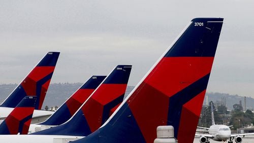 Delta Air Lines ha establecido almacenes e instalaciones de refrigeración en Atlanta, Detroit, Los Angeles, Nueva York y Seattle para almacenar las vacunas. (Luis Sinco/Los Angeles Times/TNS)