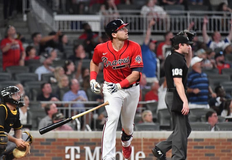 Braves third baseman Austin Riley hits a home run in the 7th inning. (Hyosub Shin / Hyosub.Shin@ajc.com)