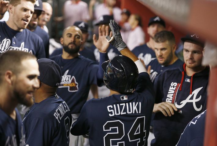Photos: Suzuki carries Braves to win over Diamondbacks
