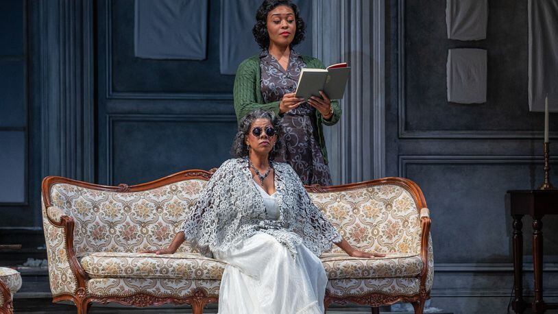The stars of the opera "Vanessa" include Nicole Heaston (seated) and Zoie Reams, who are part of a dysfunctional family. Photo: William Struhs