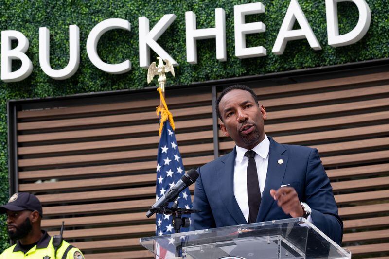 220629-Atlanta-Atlanta Mayor Andre Dickens delivers remarks during a ribbon-cutting for a new police mini-precinct in Buckhead Village on Wednesday, June 29, 2022.  Ben Gray for the Atlanta Journal-Constitution