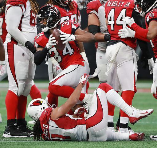Photos: Falcons end five-game skid with rout of Cardinals