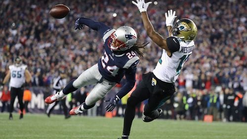 FOXBOROUGH, MA - JANUARY 21:  Stephon Gilmore #24 of the New England Patriots deflects a pass intended for Dede Westbrook #12 of the Jacksonville Jaguars in the fouorth quarter during the AFC Championship Game at Gillette Stadium on January 21, 2018 in Foxborough, Massachusetts.  (Photo by Elsa/Getty Images)